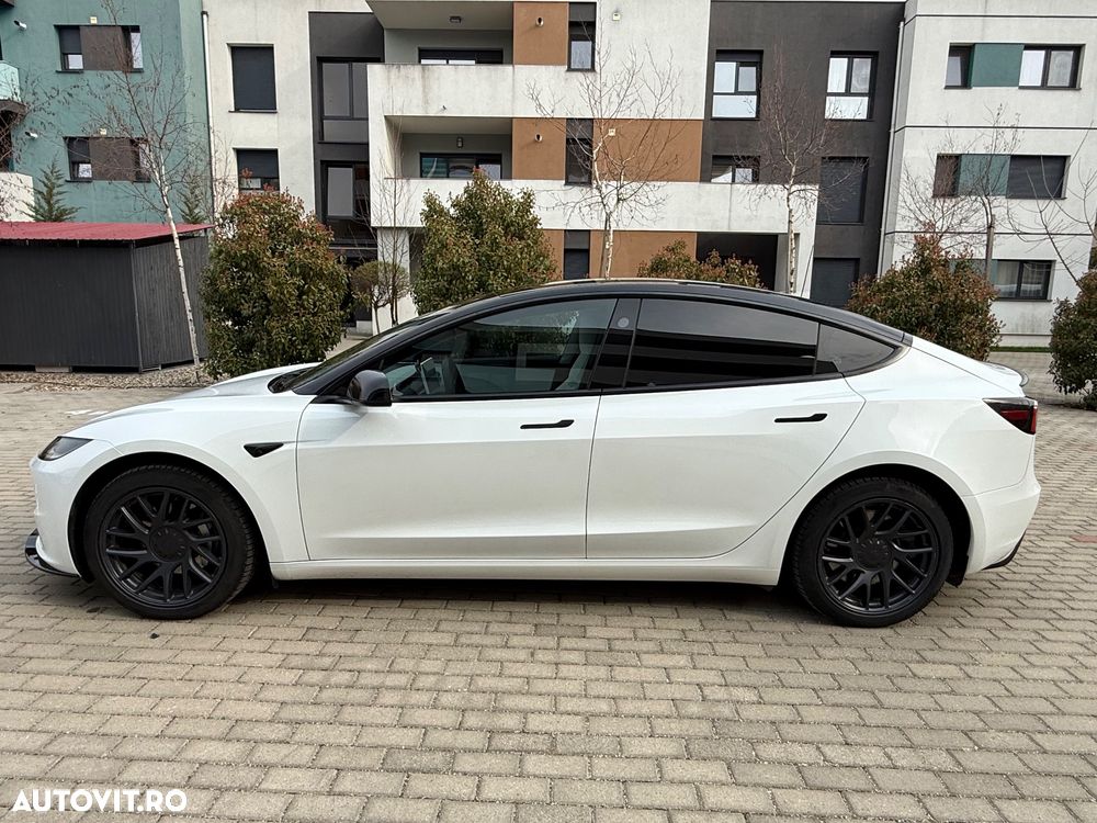 Tesla Model 3 - 8