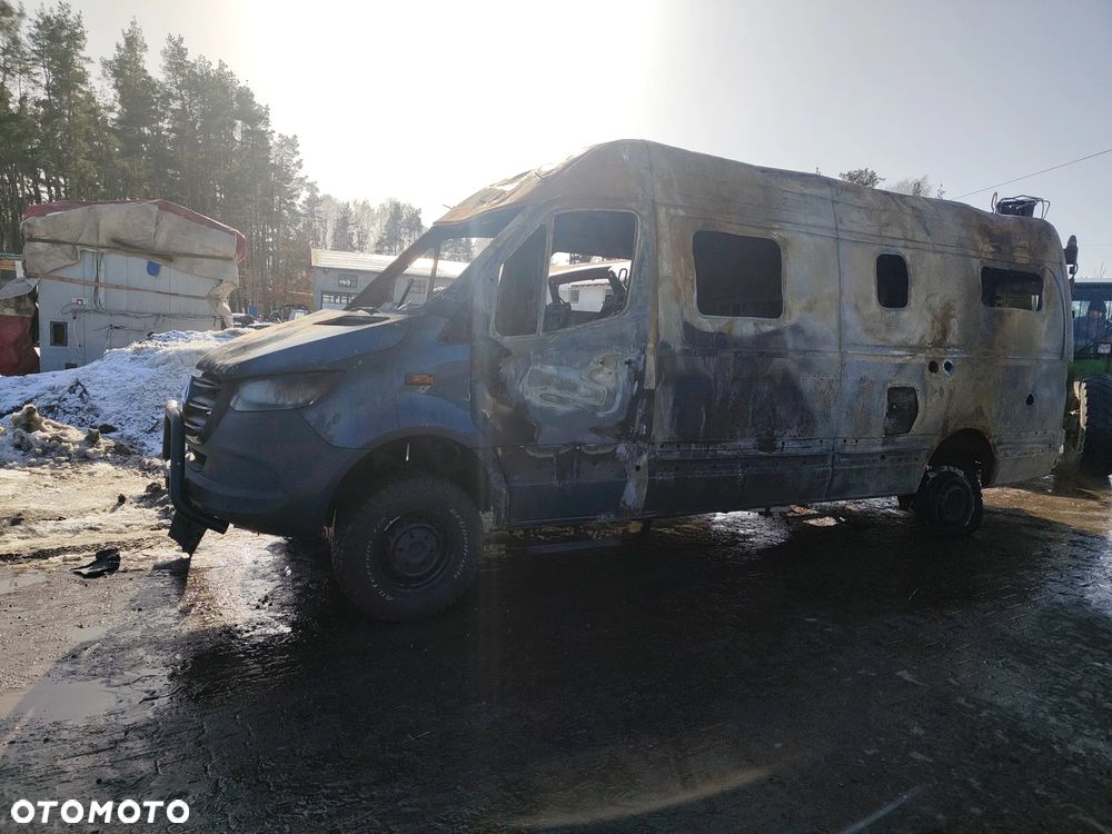 Mercedes-Benz YUCON - 2