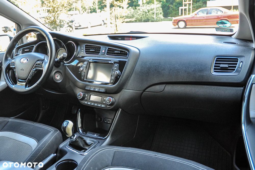 Kia Ceed - 10