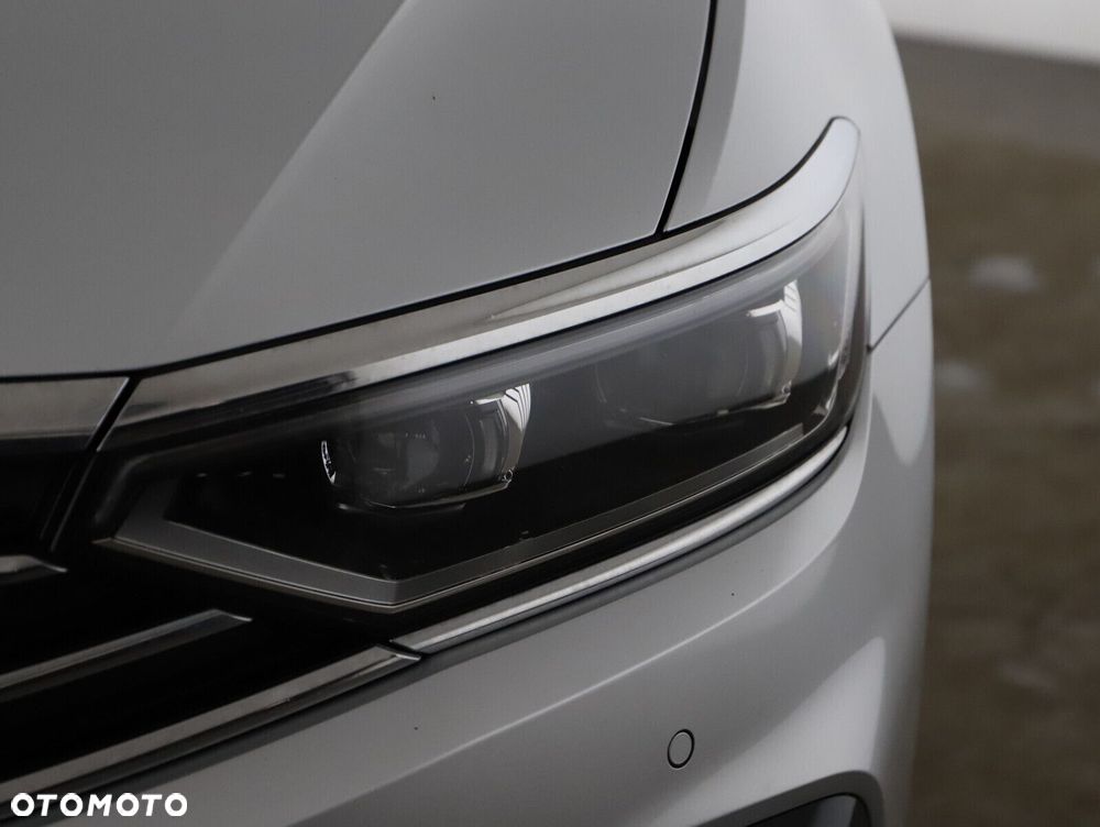 Volkswagen Passat - 28