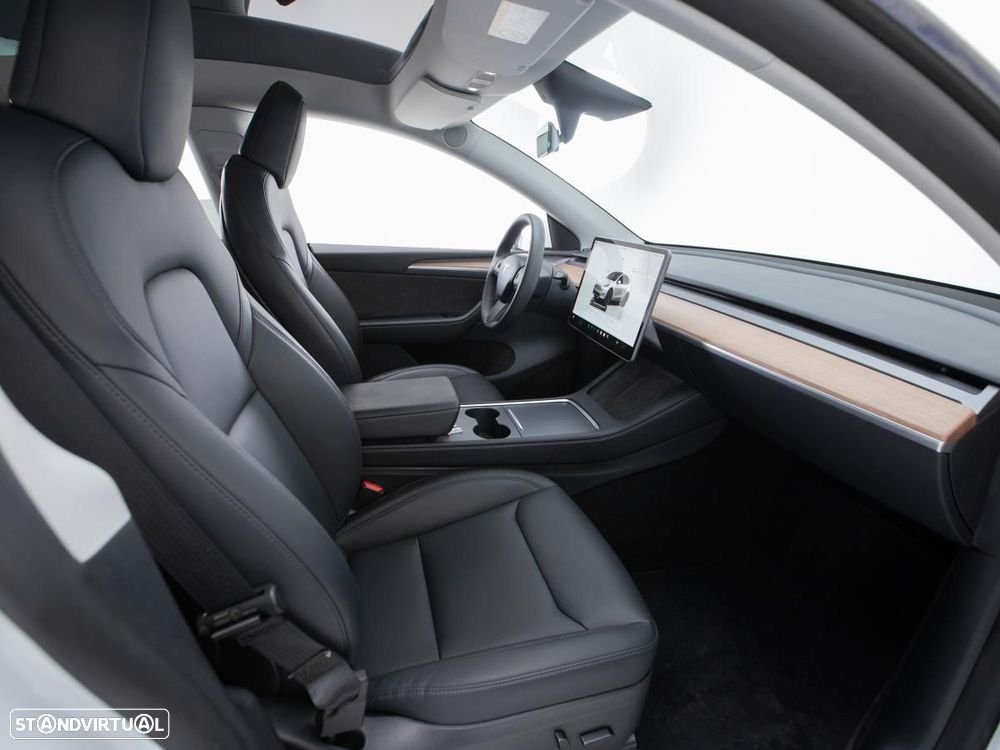 Tesla Model Y Performance Dual Motor AWD - 11