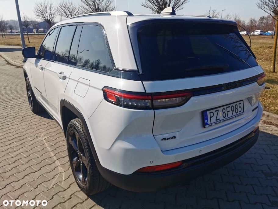 Jeep Grand Cherokee - 22