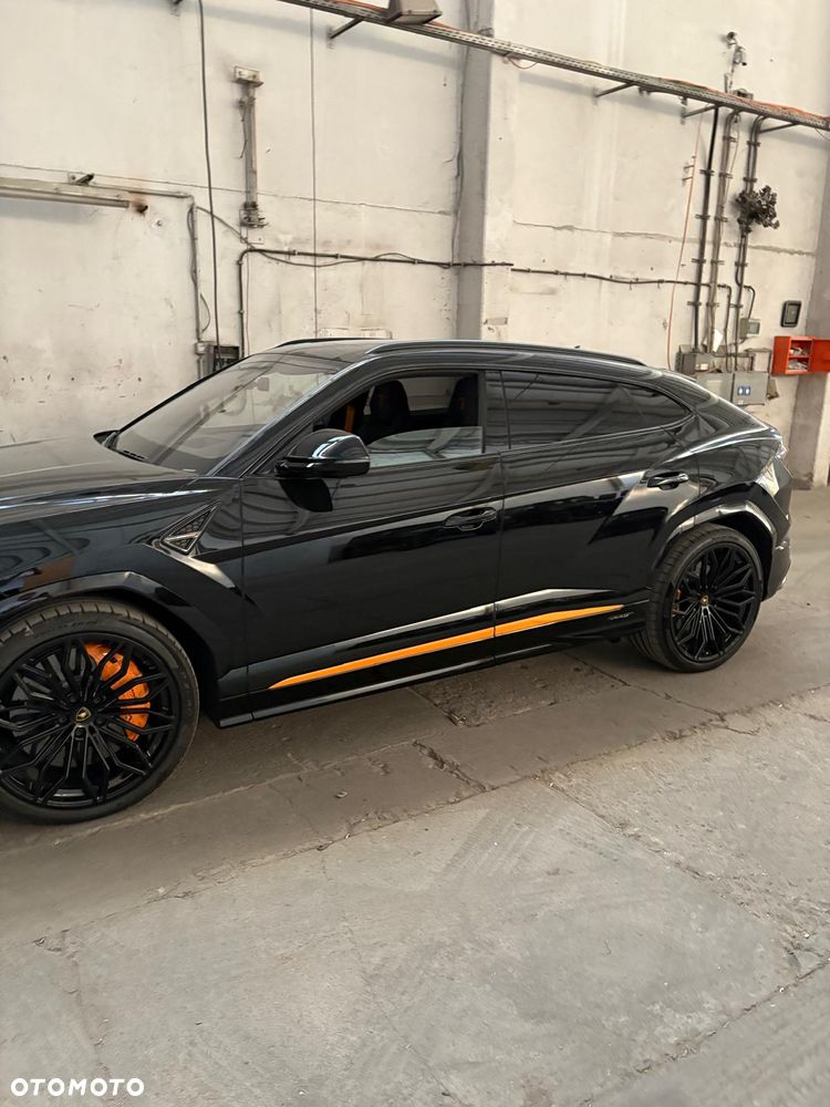 Lamborghini Urus - 4