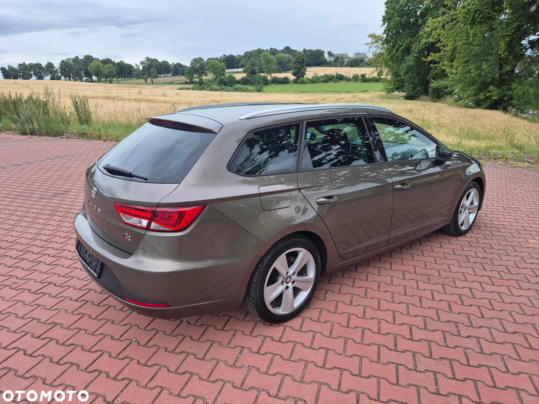 Seat Leon Sportstourer 2.0 TDI FR Plus - 8