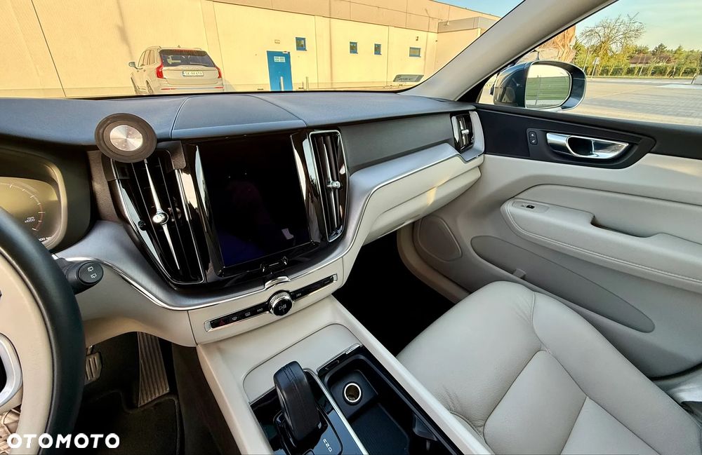 Volvo XC 60 B5 B AWD Momentum Pro - 13