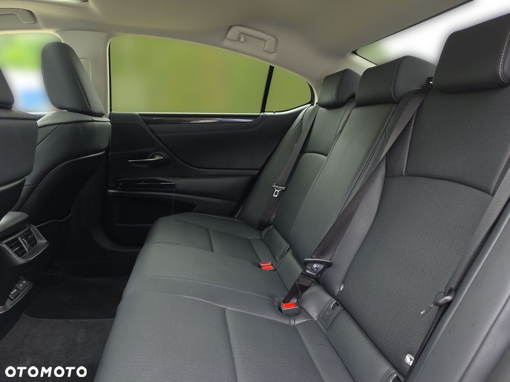 Lexus ES 300h Business Edition - 28