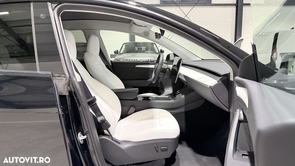 Tesla Model Y Performance Dual Motor AWD - 26