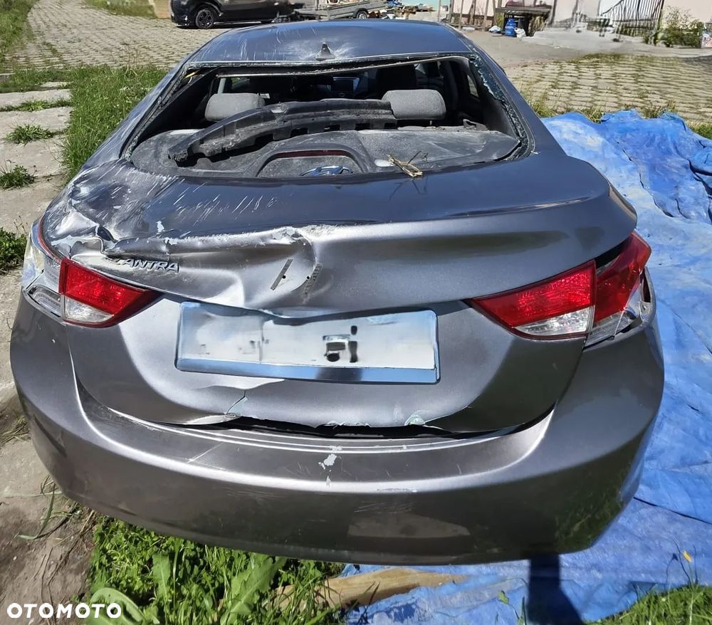 Hyundai Elantra - 7
