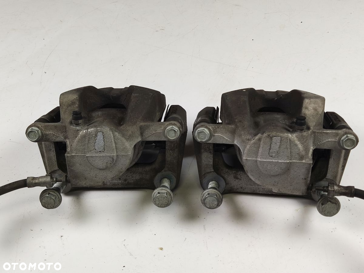 VOLVO XC40 2.0T T4 17-21r Zacisk Hamulcowy Przód Prawy i Lewy - 4