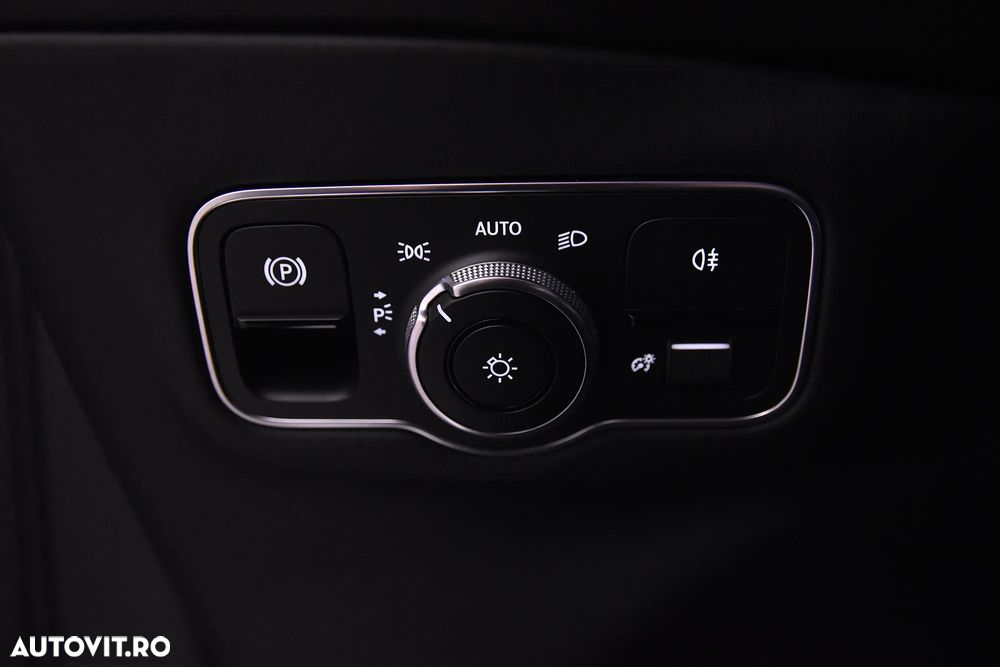 Aston Martin DBX - 15