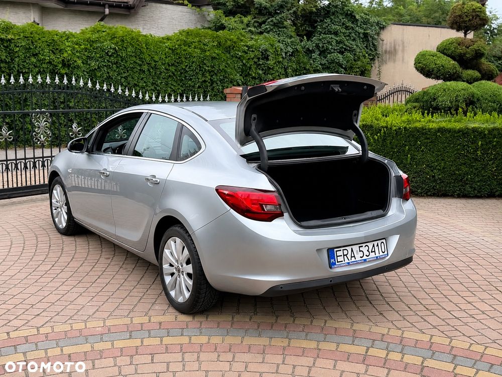 Opel Astra 1.4 ecoFLEX Cosmo - 7