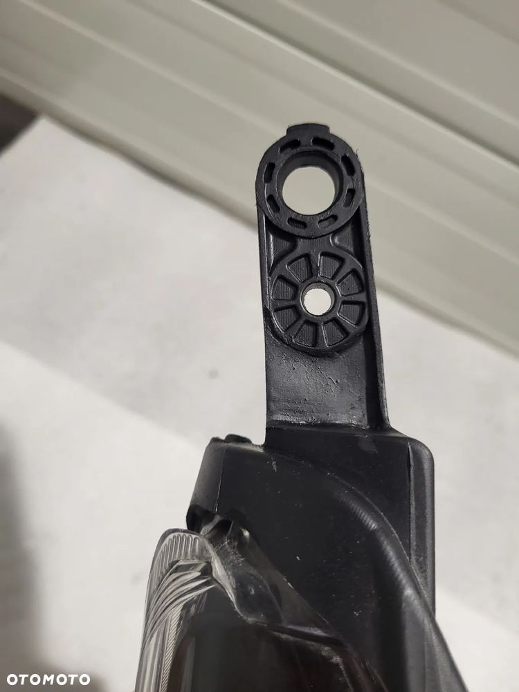 Subaru Forester IV SJ LAMPA ZW PRAWY PRZÓD - 4