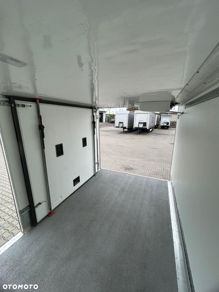Mercedes-Benz Sprinter - 22