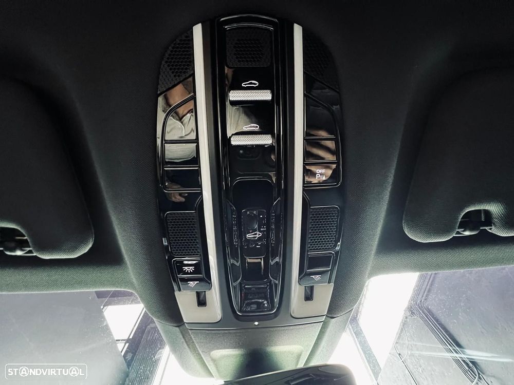 Porsche Panamera 4 S - 33