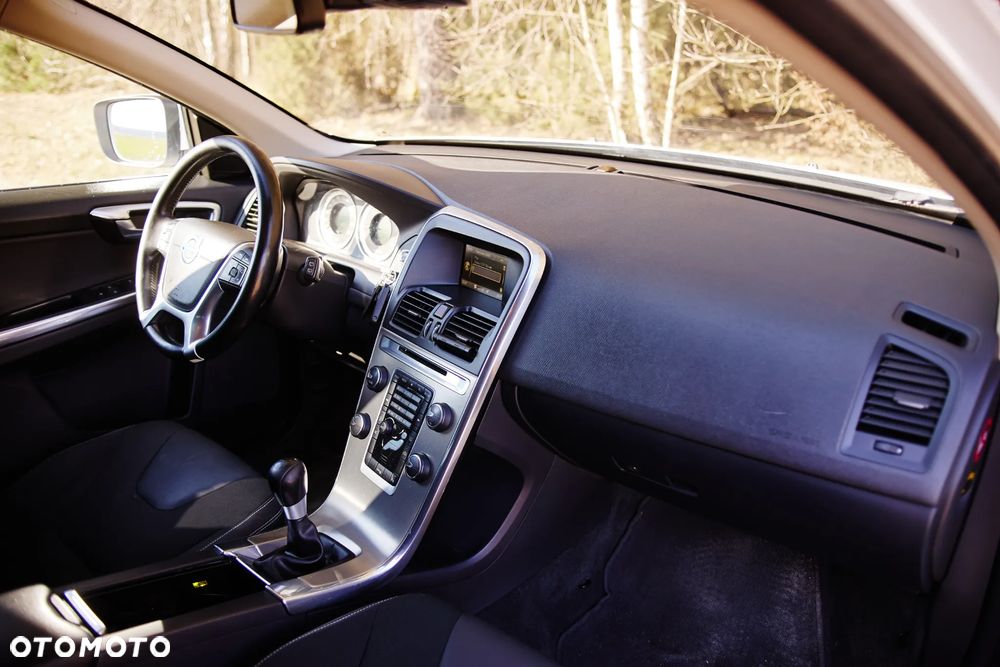 Volvo XC 60 D4 Momentum - 29