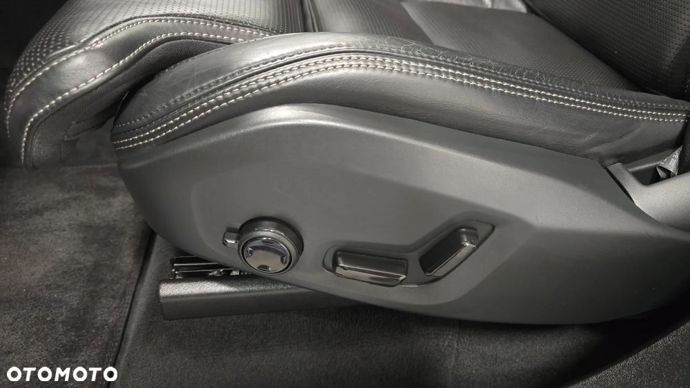 Volvo XC 90 B5 D AWD Plus Dark - 18