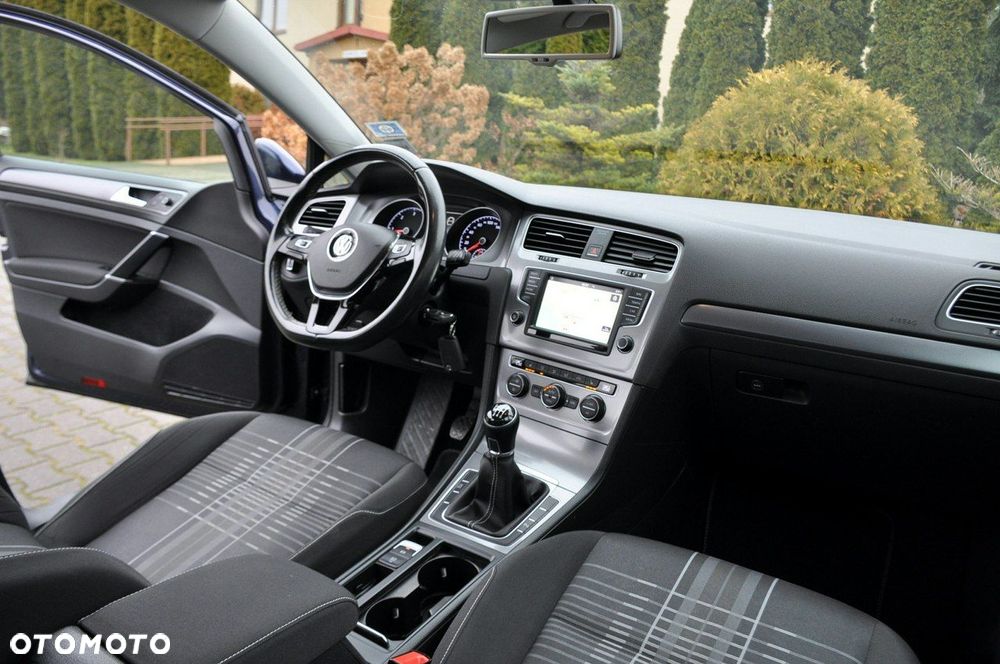 Volkswagen Golf - 25