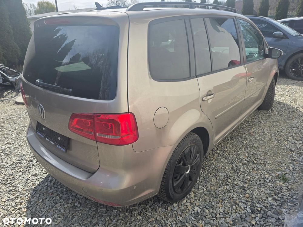 Volkswagen Touran 2.0 TDI DPF BlueMotion Technology DSG Cup - 2