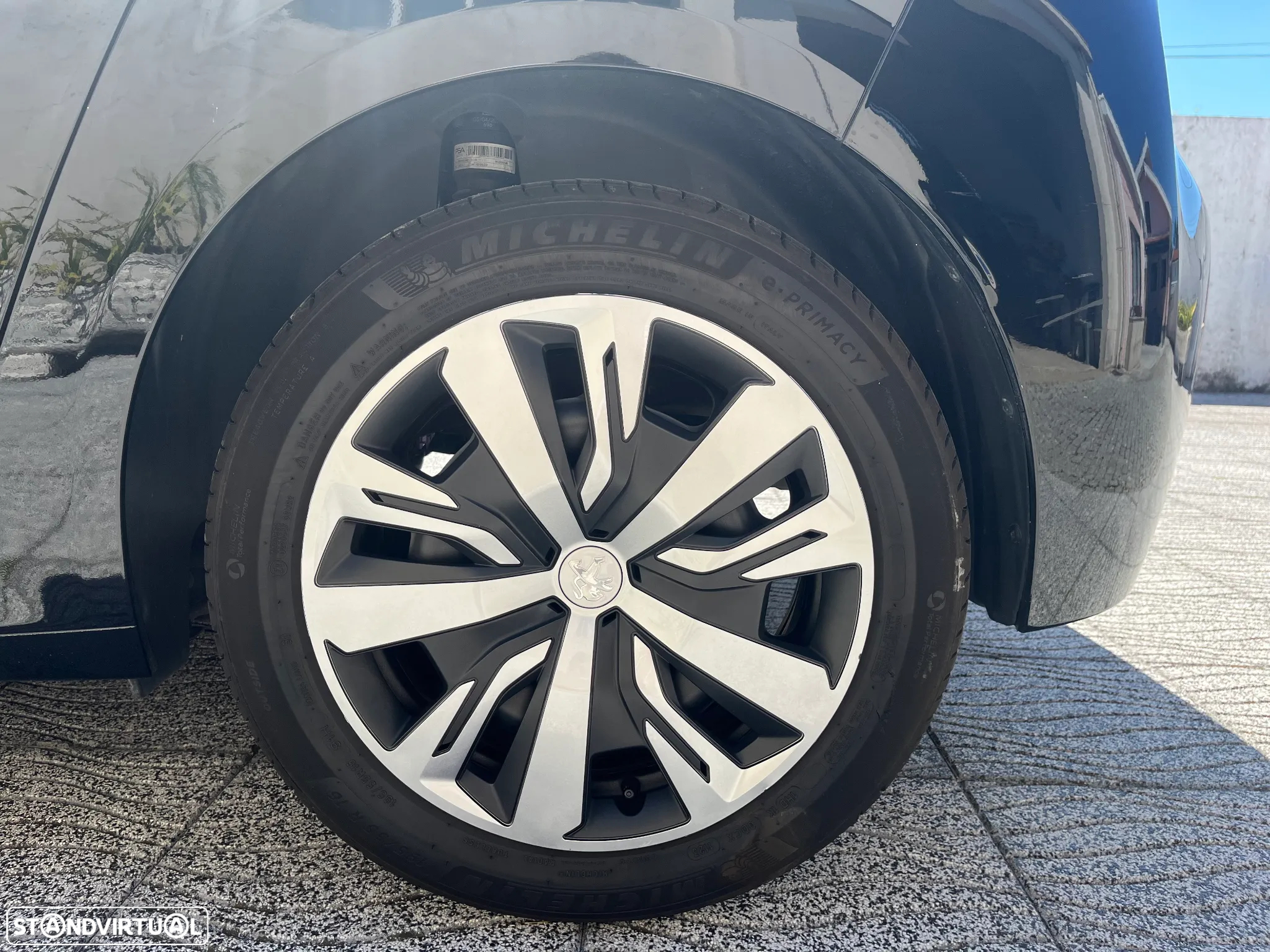 Peugeot 208 1.2 PureTech Active Pack - 6