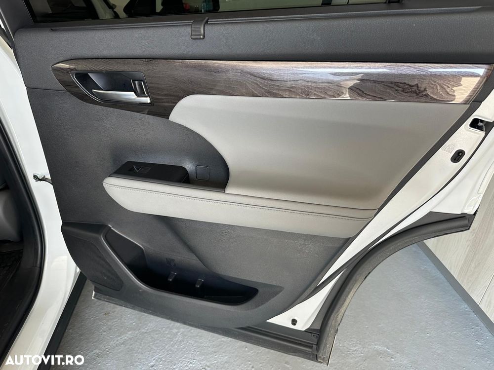 Toyota Highlander 2.5 L Dynamic Force 248CP Luxury Pearly - 37