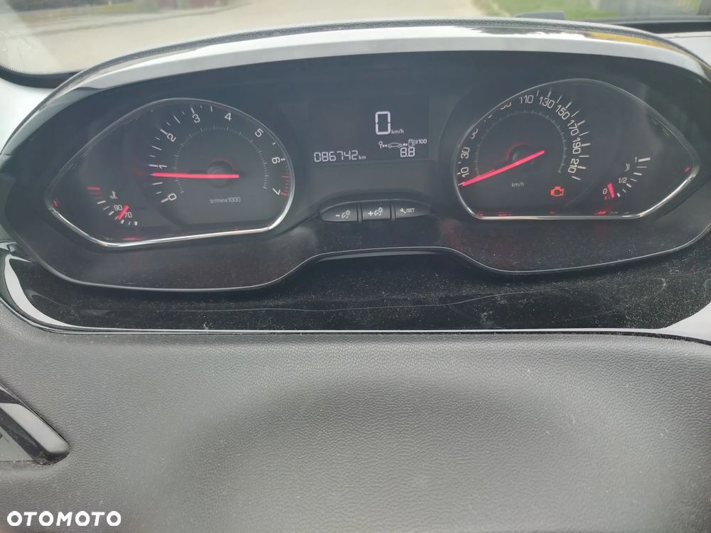 Peugeot 208 1.4 VTi Active - 6