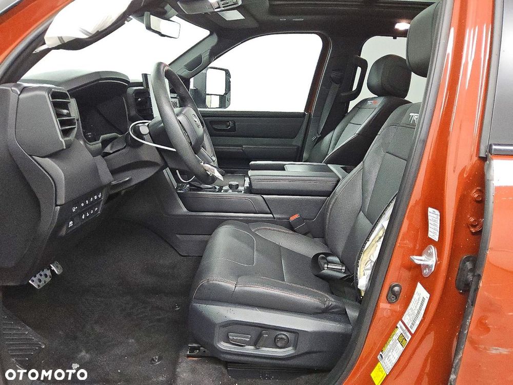 Toyota Sequoia - 8
