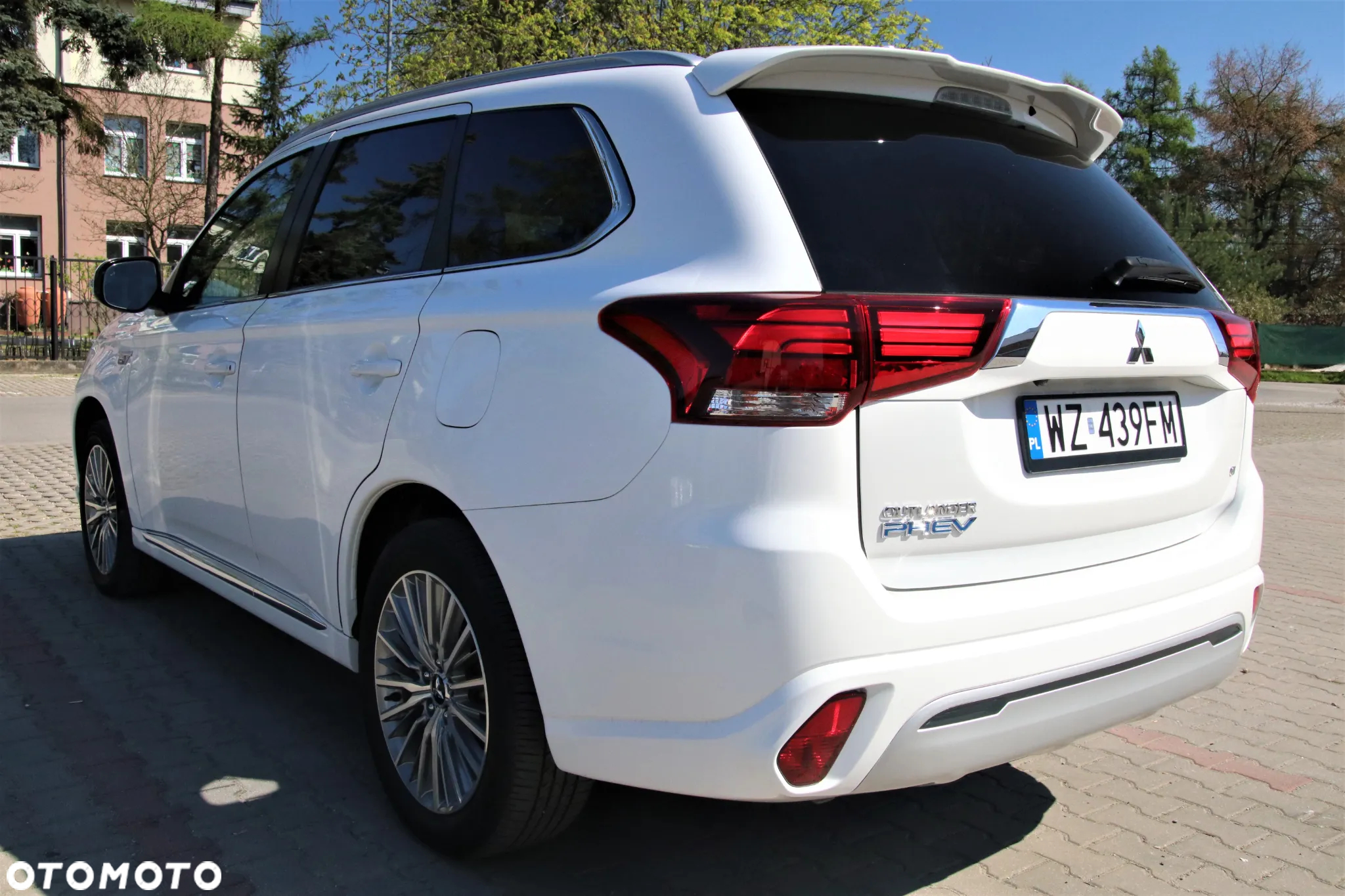 Mitsubishi Outlander 2.0 4WD Plug-In Hybrid - 10
