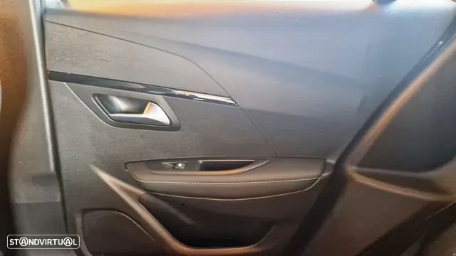 Peugeot e-208 Allure - 21