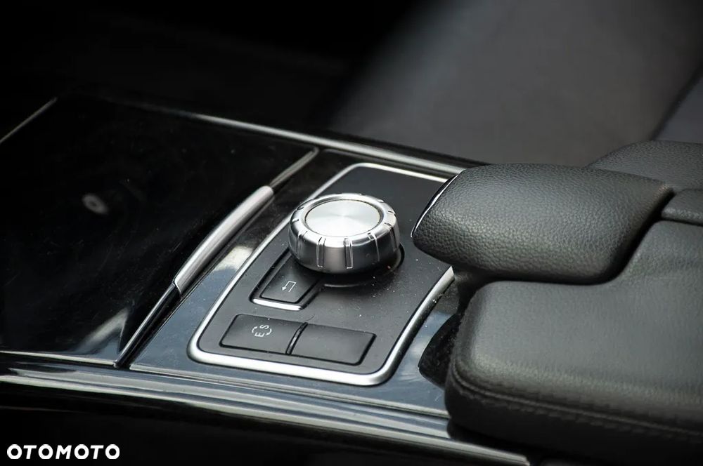 Mercedes-Benz Klasa E 220 BlueTEC 4Matic 7G-TRONIC Avantgarde - 31
