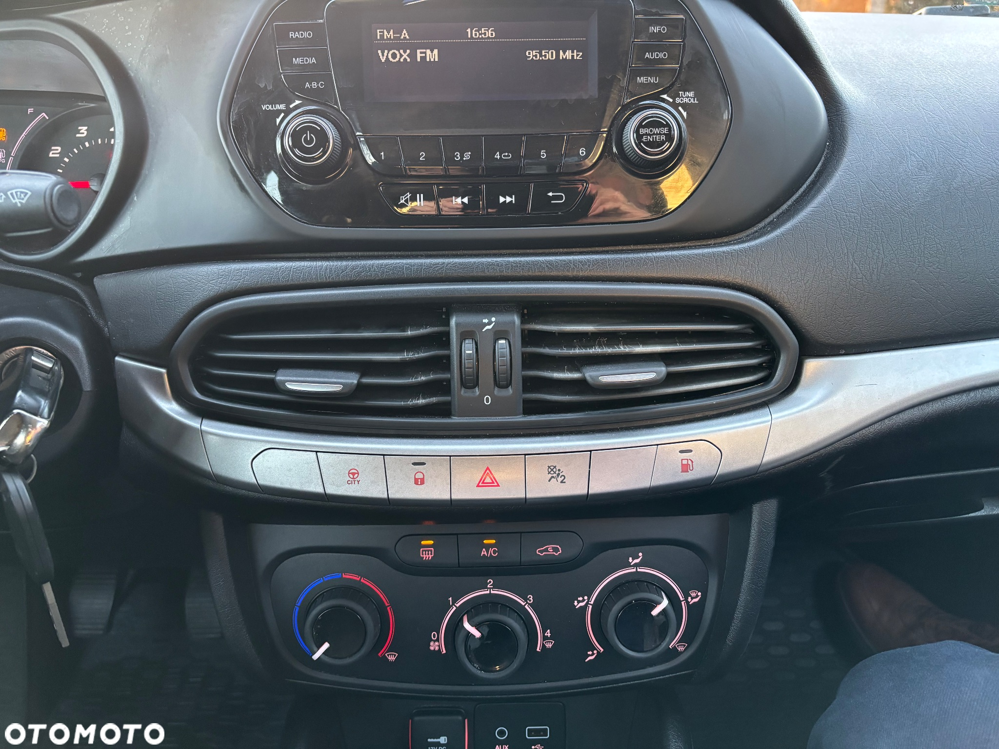 Fiat Tipo 1.4 T-Jet 16v Lounge - 24
