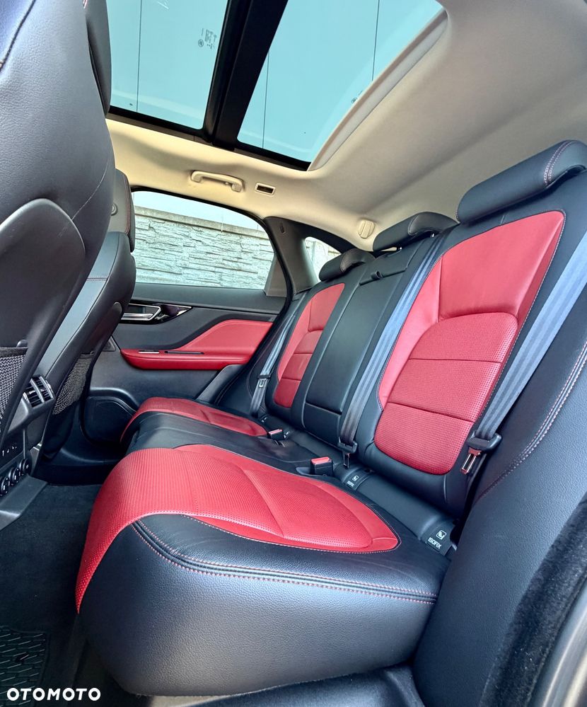 Jaguar F-Pace 25d AWD R-Sport - 33
