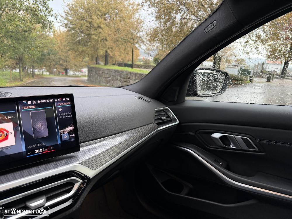 BMW 330 e Pack 50 anos M Auto - 29