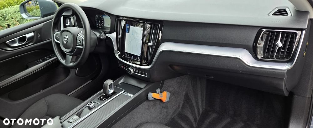 Volvo V60 B3 B DKG Momentum Pro - 12