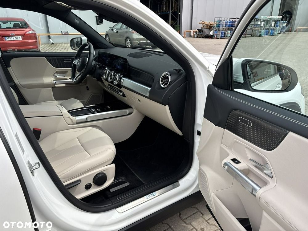 Mercedes-Benz EQB - 16