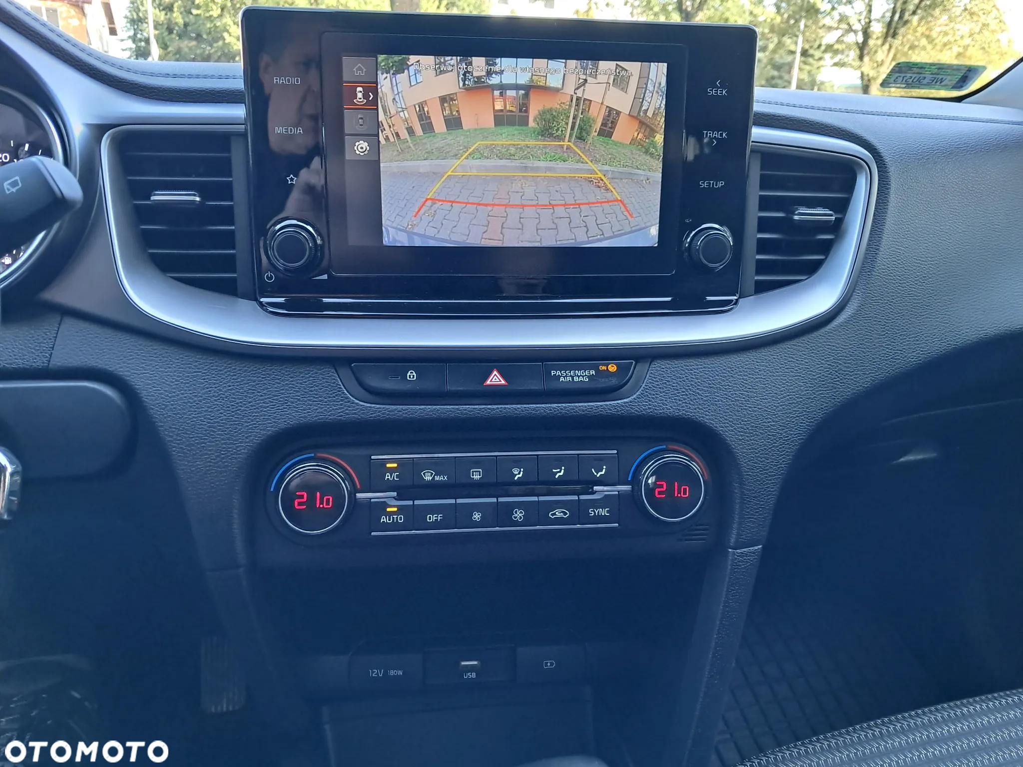 Kia Ceed - 11