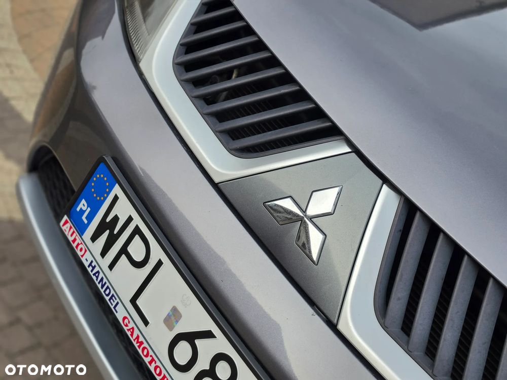 Mitsubishi Outlander - 2