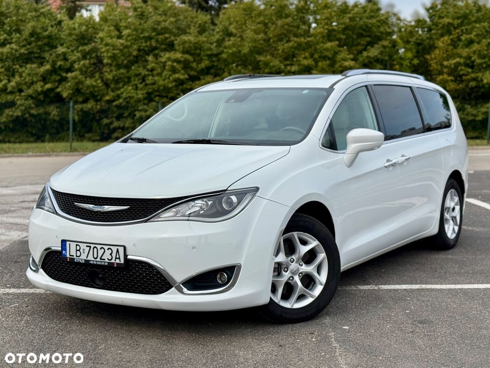 Chrysler Pacifica - 1