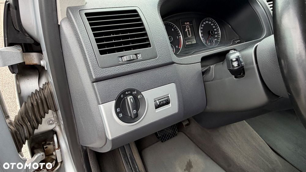 Volkswagen Caravelle - 20