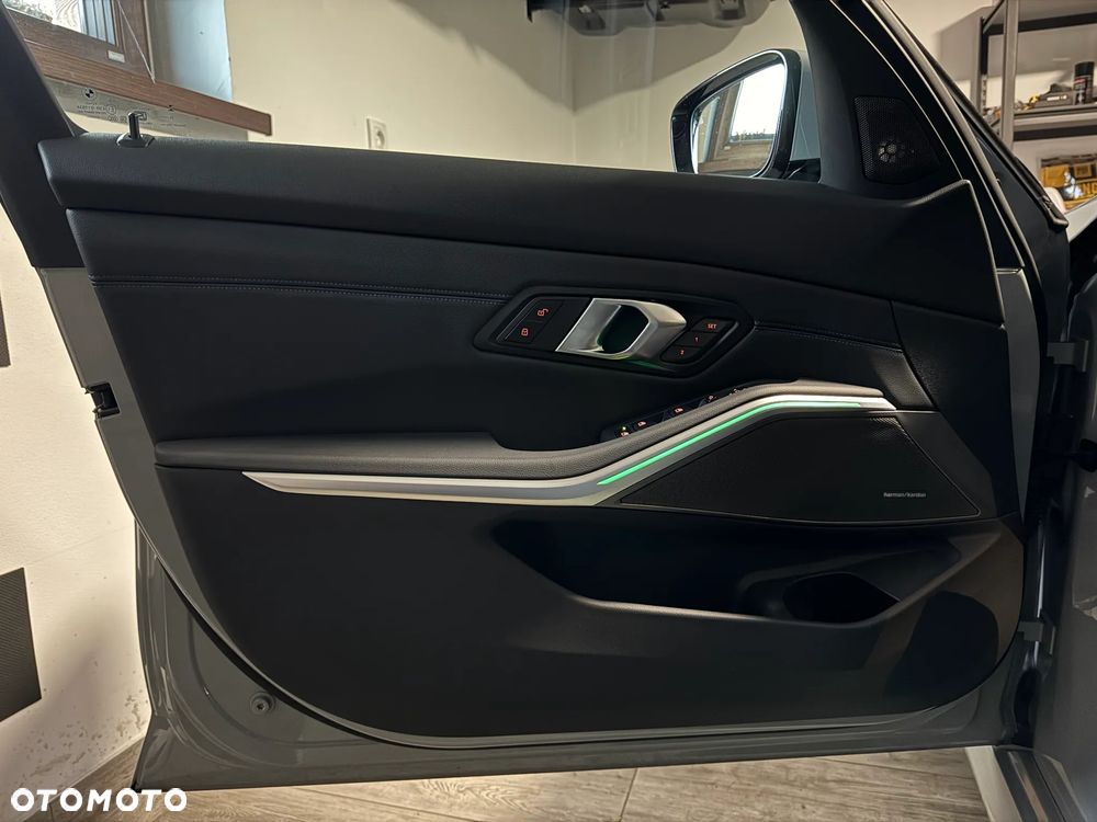 BMW Seria 3 330i xDrive M Sport sport - 18