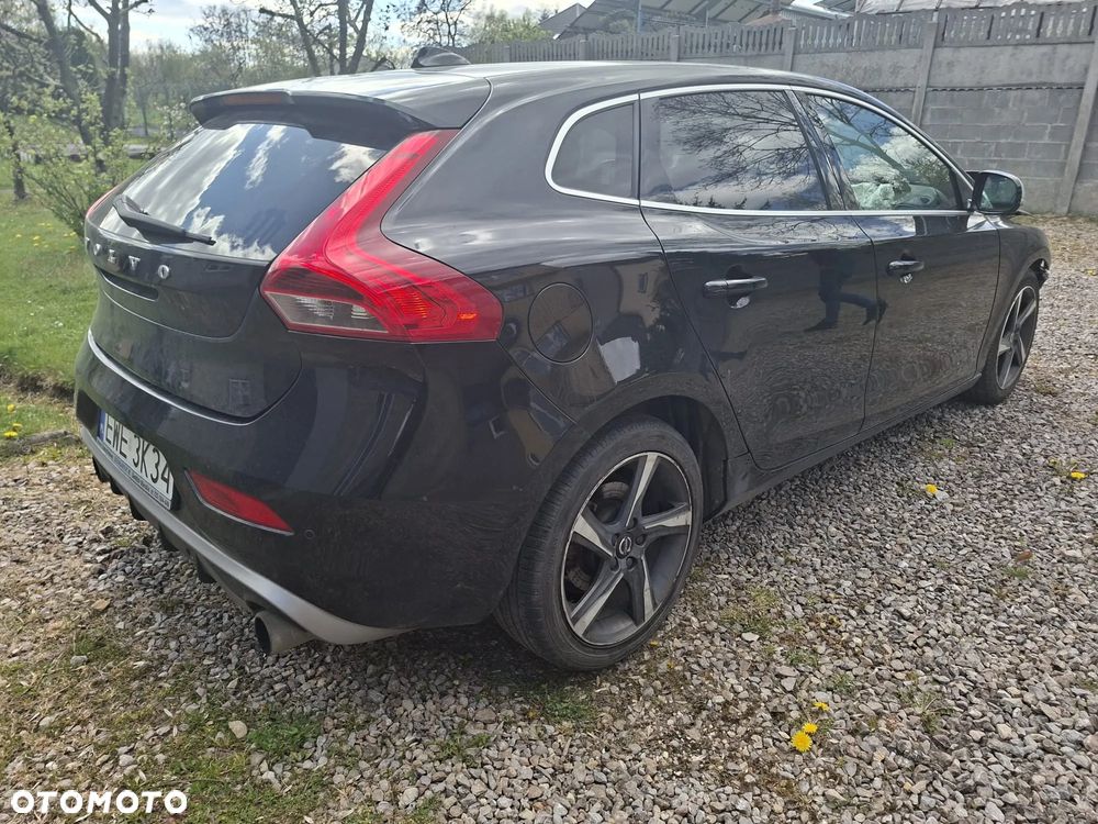 Volvo V40 D2 R-Design - 1