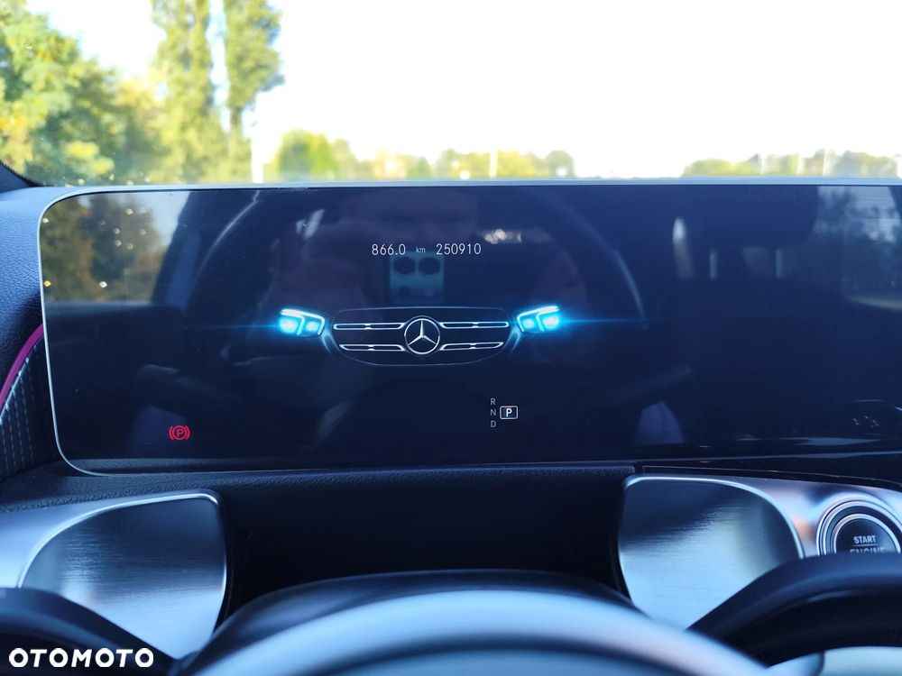 Mercedes-Benz GLB - 16