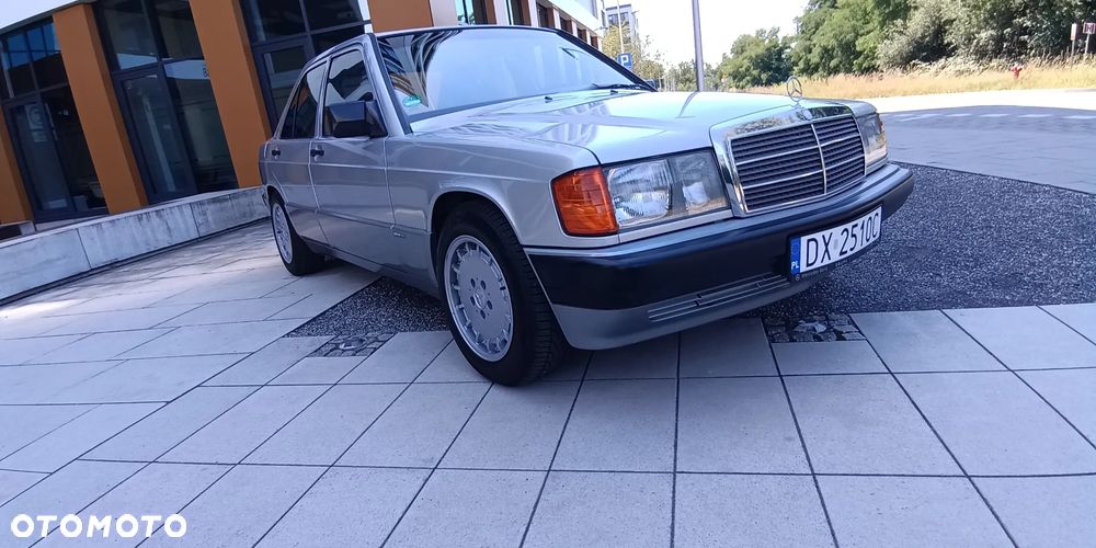 Mercedes-Benz W201 (190) - 12