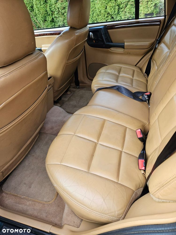 Jeep Grand Cherokee - 19