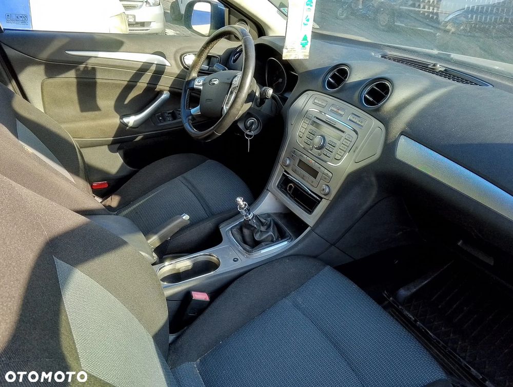 Ford Mondeo mk4 (07-10r.) 2.5 T 220KM. Silnik C25KDTD Skrzynia M66 lakier C6 – Sea Grey (metallic).Cały na części. GWARANCJA !!!  Przód Tył Zestaw Komplet Drzwi Klapa Zderzak Błotnik Maska Grill Atrapa Szyba Pas Lampa Lusterko Boczki Fotel Kanapa Kokpit Deska Rozdzielcza Przełącznik Włącznik Sterownik Przewody Wiązka Instalacja Moduł Komputer Czujnik Listwa Pompa Alternator Wtryski Głowica Rozrusznik Kompresor Sprzęgło Dwumas Silnik Skrzynia ABS Klimatyzacji Paliwa Wspomagania Kolektor Turbina Przepustnica Zawór Chłodnica Koło Hak Belka Sanki Zawieszenie Mcpherson Półoś Amortyzator Wydech Tłumik Zacisk Most - 10