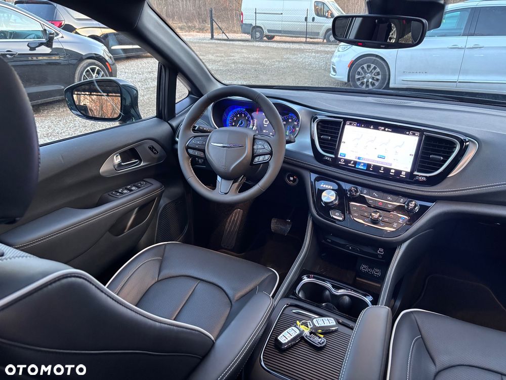 Chrysler Pacifica - 29