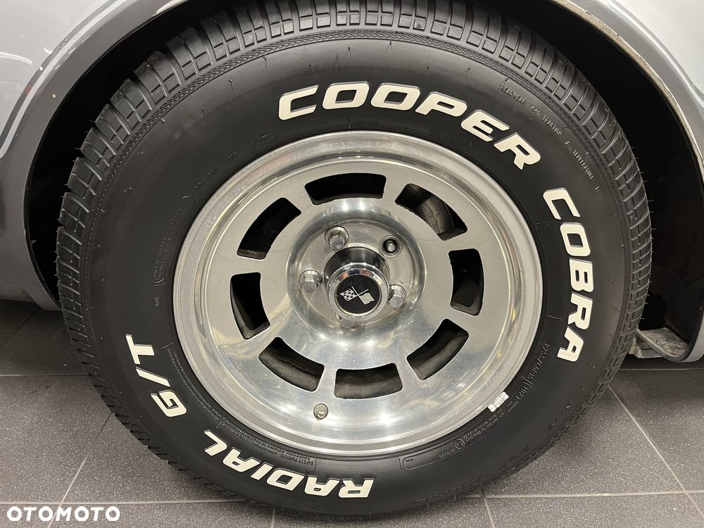 Chevrolet Corvette - 20