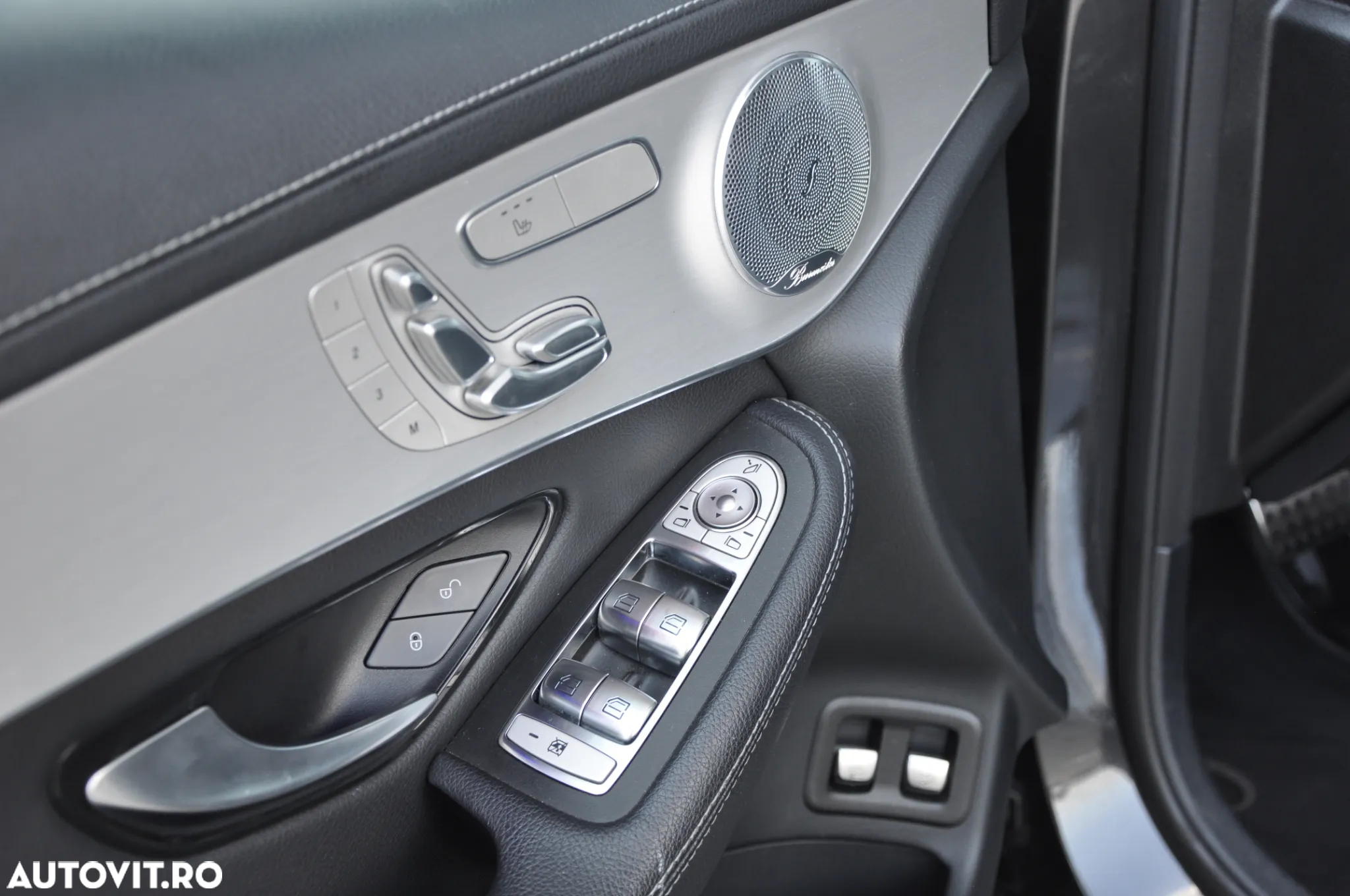 Mercedes-Benz GLC 300 d 4Matic 9G-TRONIC AMG Line Plus - 11