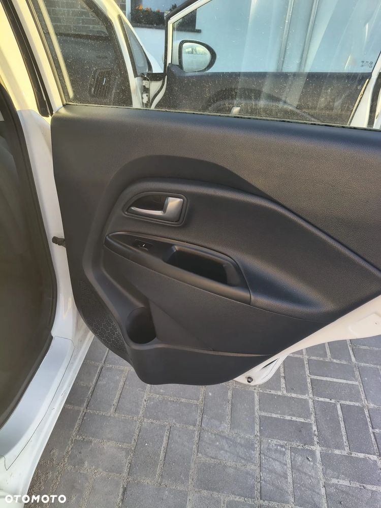 Kia Rio - 12