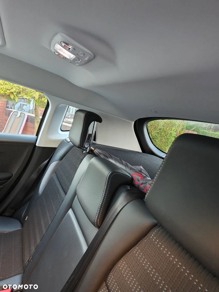 Peugeot 2008 1.2 Pure Tech Allure S&S - 17