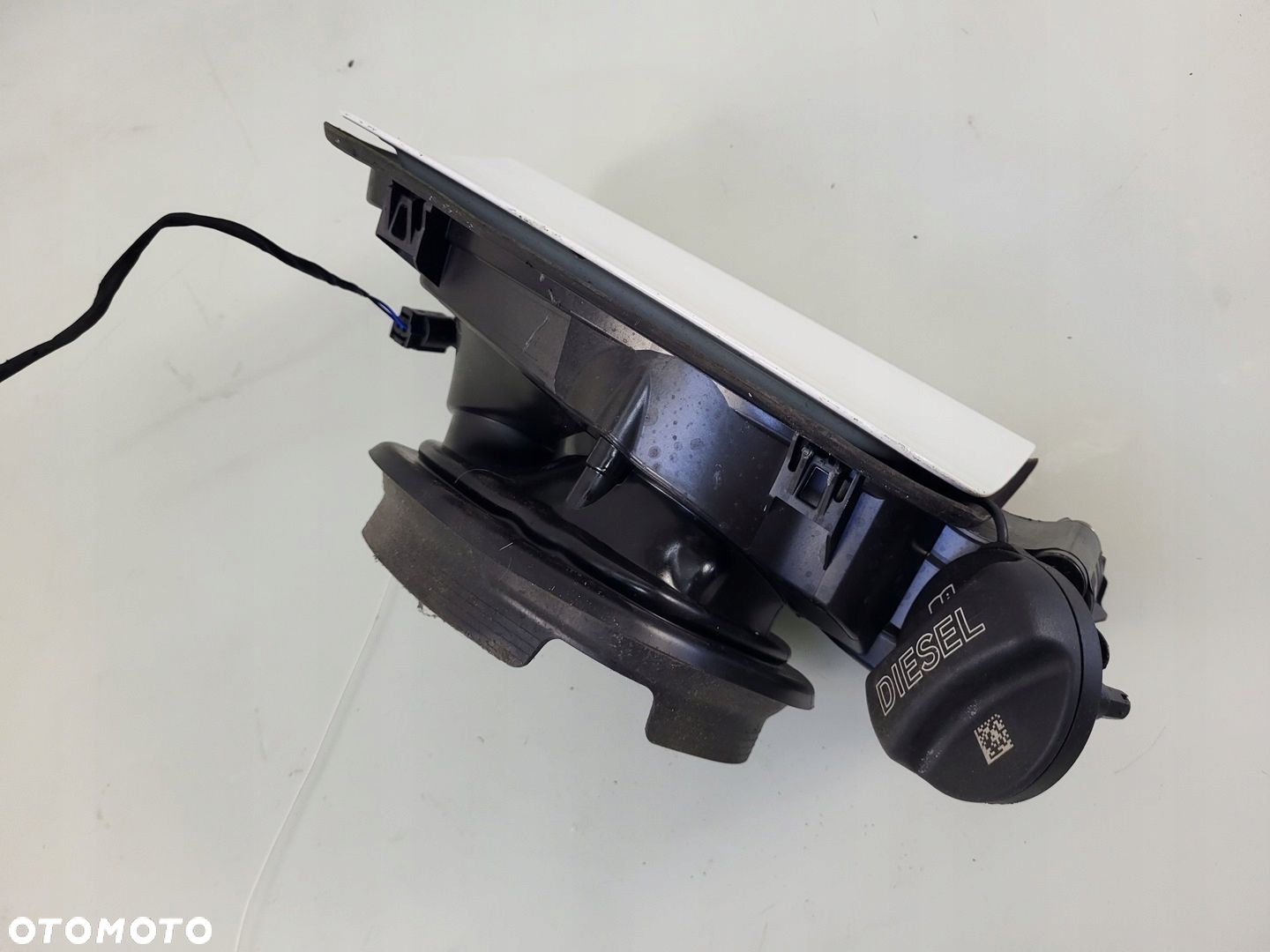 klapka wlewu paliwa 2.0d 300 alpine weiss BMW 2 F45 F46 7302255 - 7